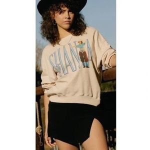 Daydreamer Shania Twain boots been under oversized crew XS